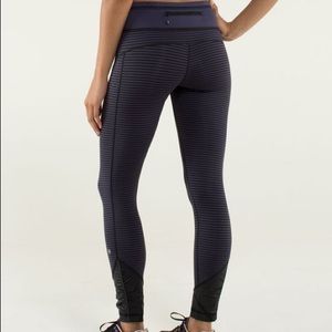 EUC Lululemon Pace Queen cadet blue/black stripe 8